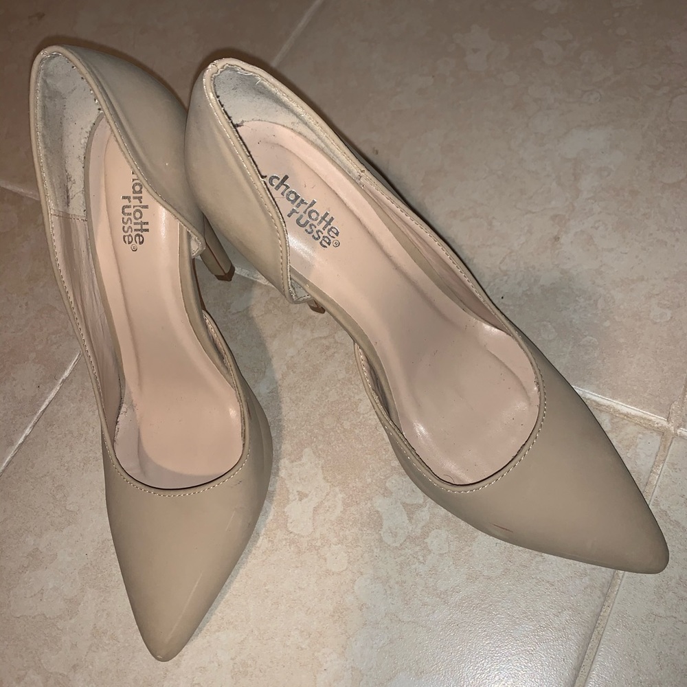 BRAND NEW Nude heels